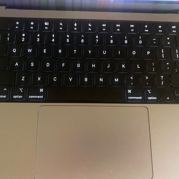 Like brand new barely used MacBook Pro - Picture 2 of 4